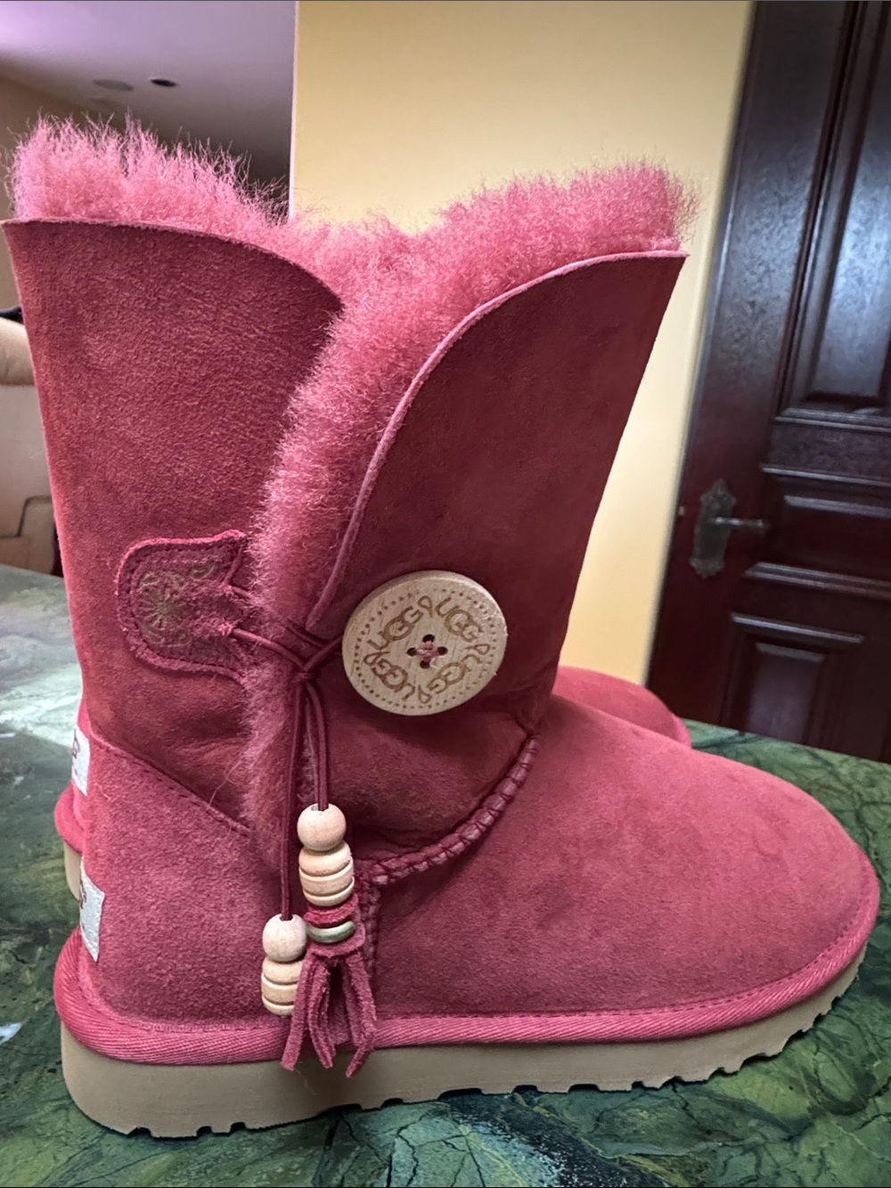 UGG Australia Bailey Charms Boot in a vibrant pink/magenta suede Mid-Calf Sz 7